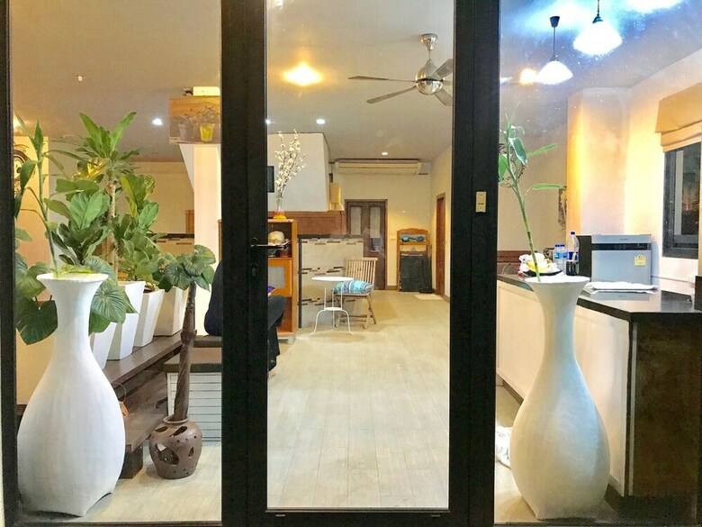 Hostal Hiranyika Cafe And Bed