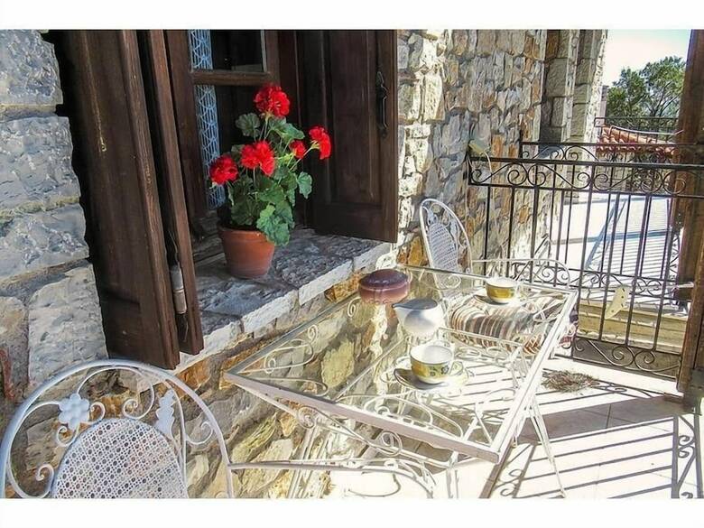 Apartamentos Traditional Charming Stone Chalet