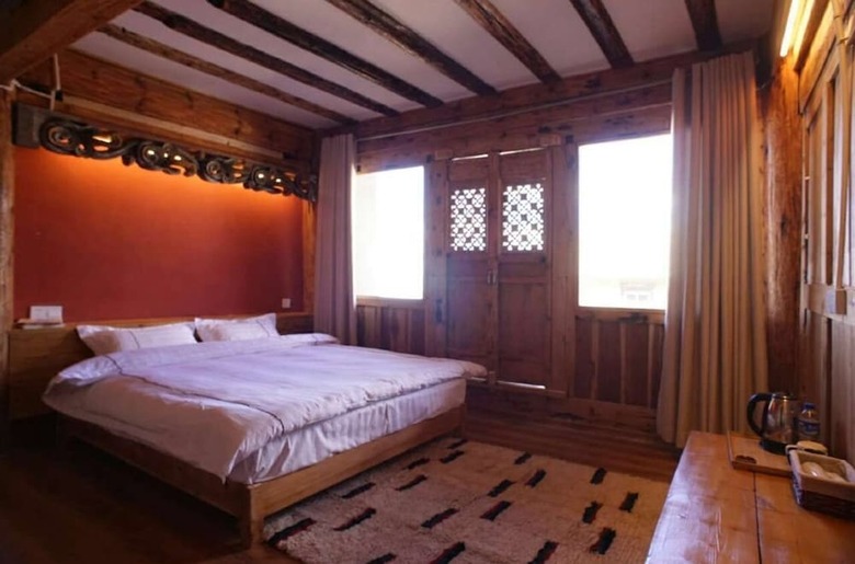 Tibetan-style Courtyard Hotel