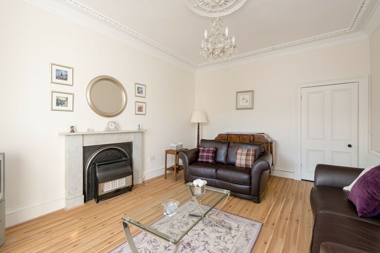Traditional 3 Bed Apartment Stockbridge