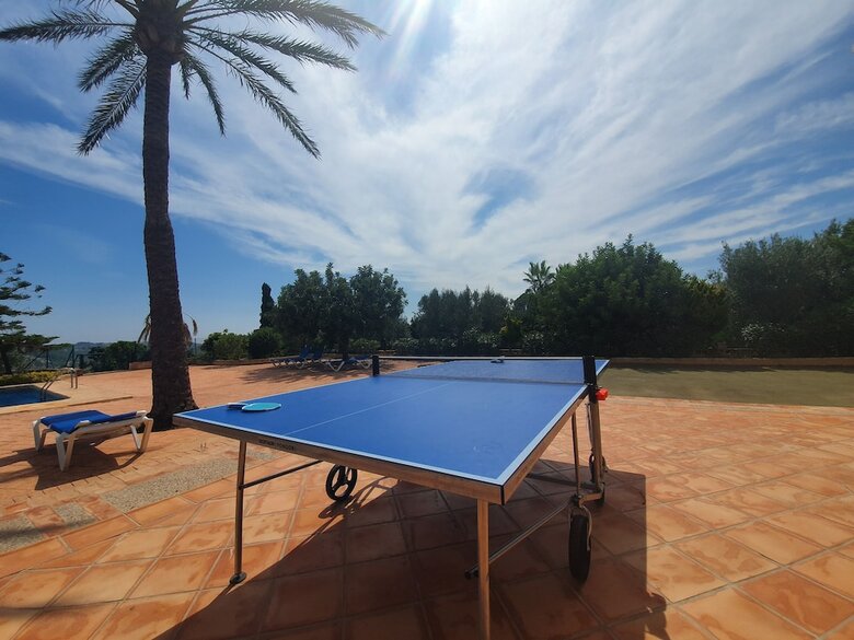Private 4-bedroom Villa W/ Pool, Summer Kitchen & Expansive Living Space