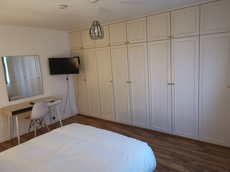 Hotel Newly Refurbished Rooms Near Whitton Stn