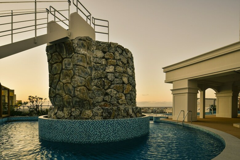 Hotel Lequ Okinawa Chatan Spa & Resort