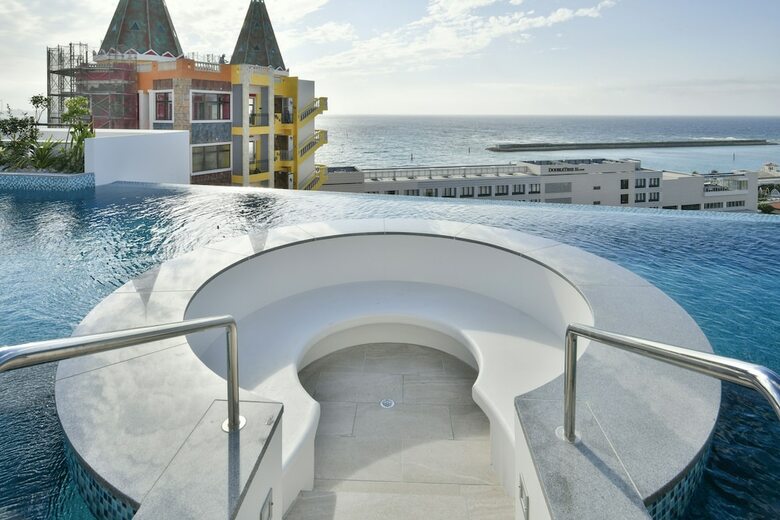 Hotel Lequ Okinawa Chatan Spa & Resort