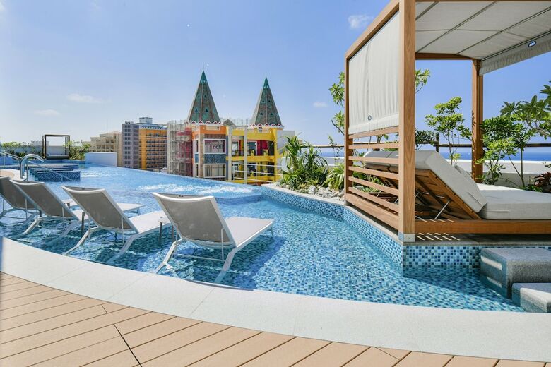 Hotel Lequ Okinawa Chatan Spa & Resort