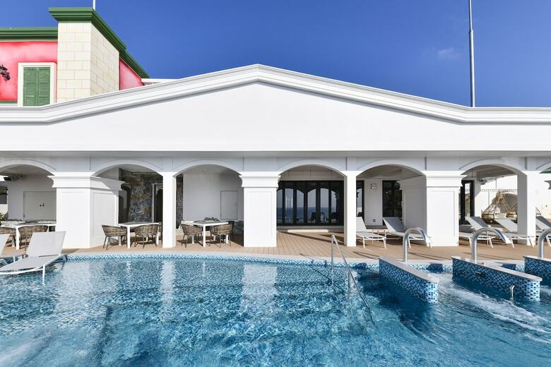 Hotel Lequ Okinawa Chatan Spa & Resort