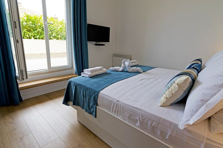 Apartment Michelle - 2 Bedrooms,terrace, Sea View