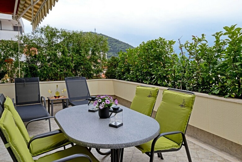 Apartment Michelle - 2 Bedrooms,terrace, Sea View