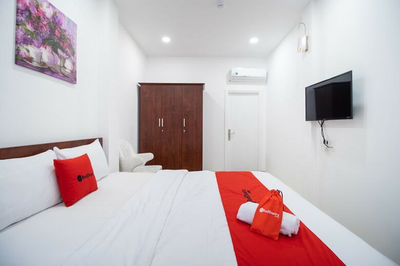 Hotel Reddoorz @ Le Van Sy Street 3