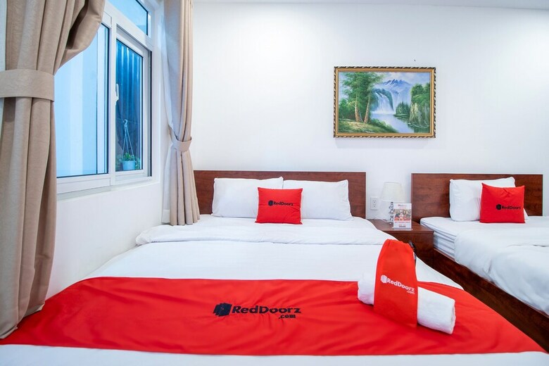 Hotel Reddoorz @ Le Van Sy Street 3