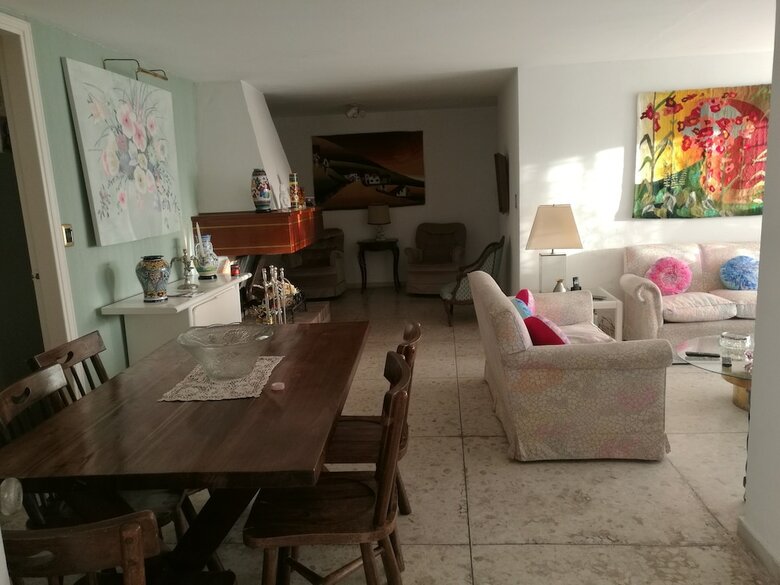 Wonderful Chalet Three Blocks From The Beach