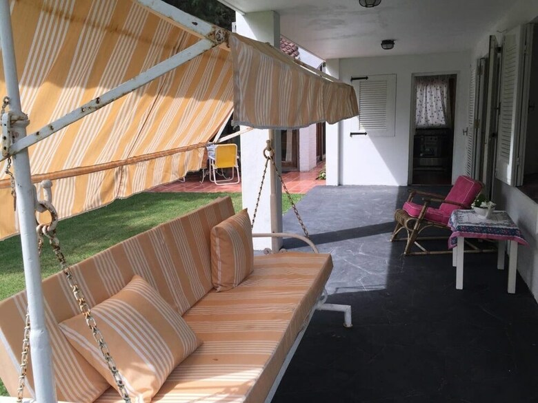 Wonderful Chalet Three Blocks From The Beach