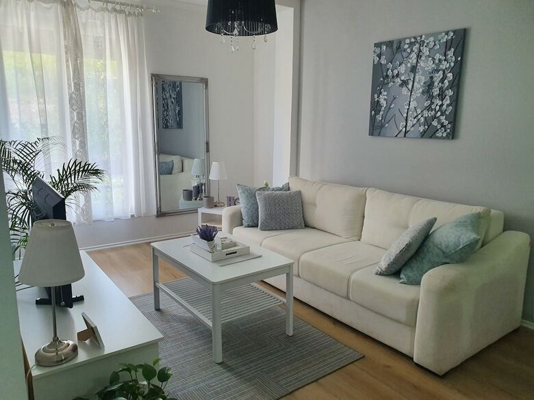 Happy Apartments