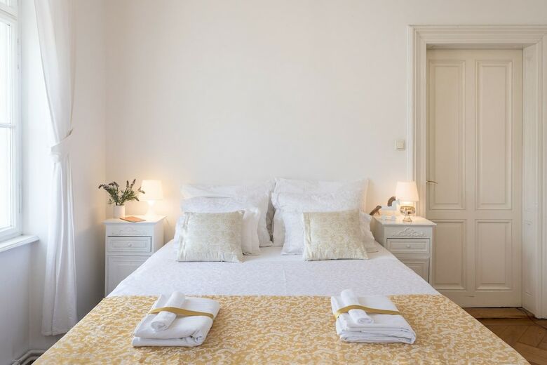 Bright 1bdr Apartment In The City Center