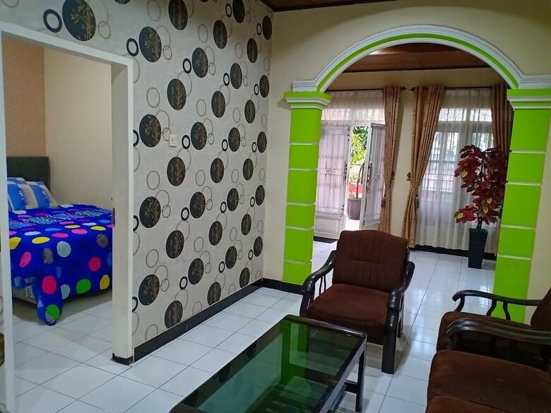 Hotel Nina King Homestay
