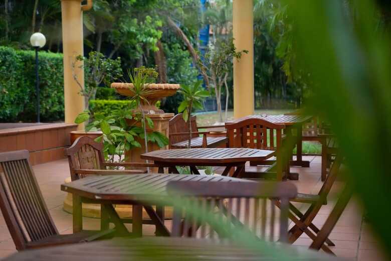 Comfortable 2 Bedroom Apartment With River Views