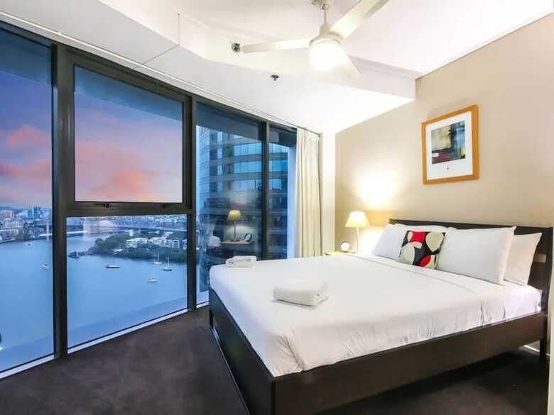 Amazing Brisbane Cbd 2 Bedroom Apartment With River Views
