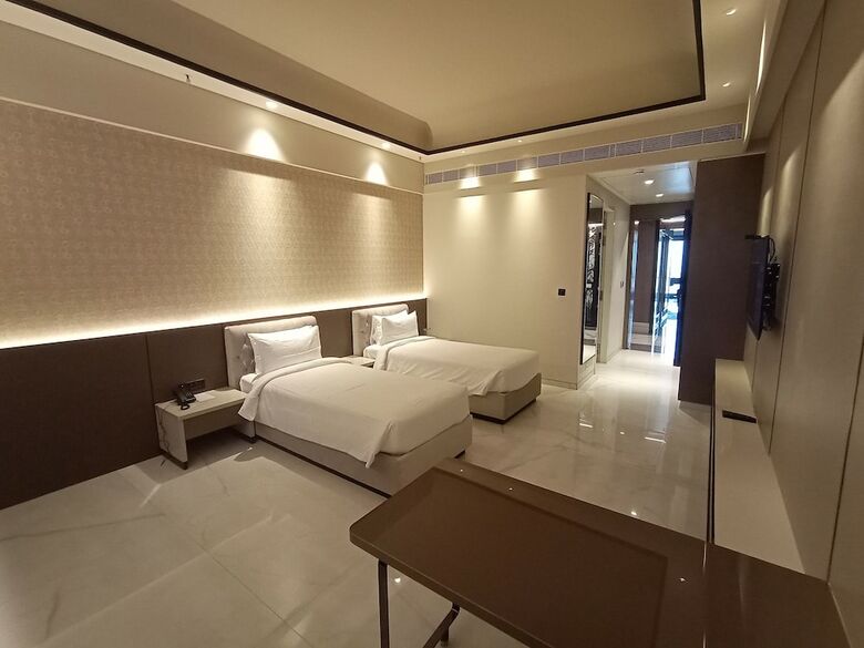 Hotel Seven Eleven Club