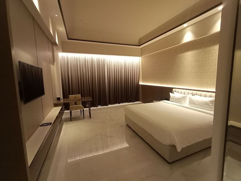 Hotel Seven Eleven Club