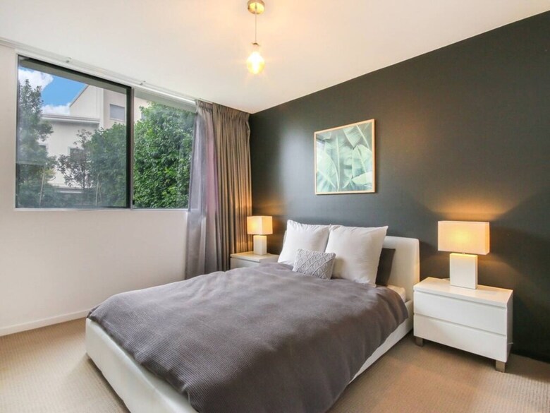 Spacious 2 Bedroom Apartment In Ascot With Large Private Garden