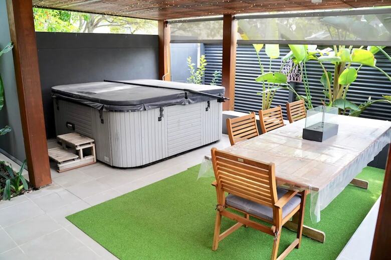 Spacious 2 Bedroom Apartment In Ascot With Large Private Garden