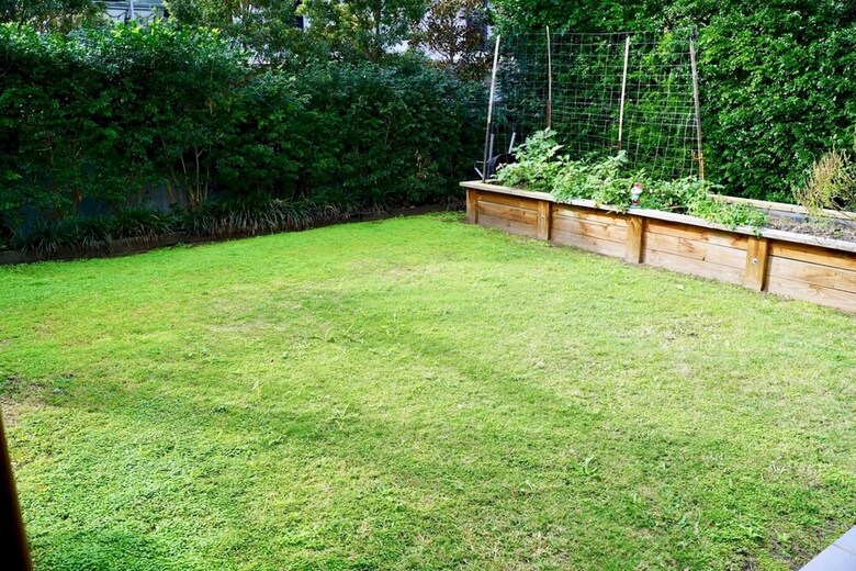 Spacious 2 Bedroom Apartment In Ascot With Large Private Garden