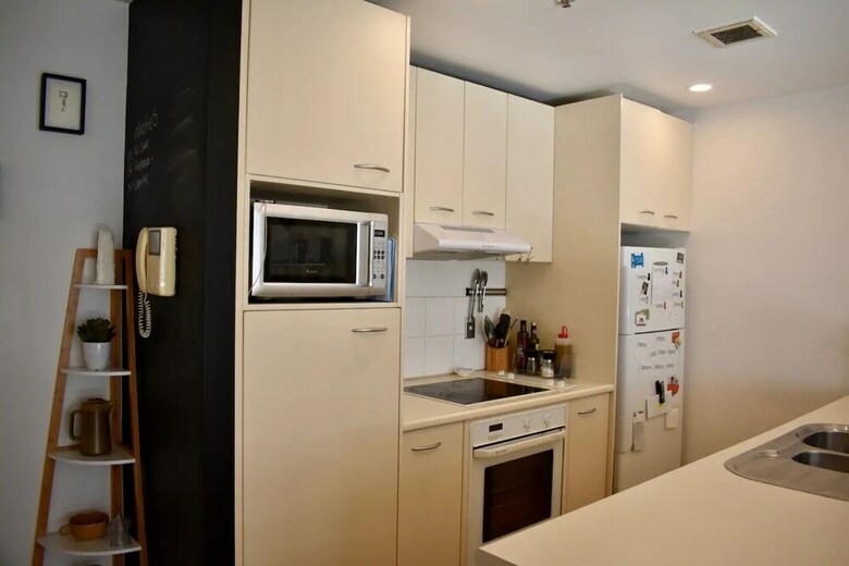 Spacious 1 Bedroom Apartment With City Views