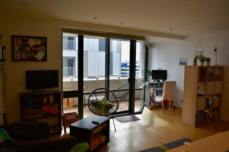 Spacious 1 Bedroom Apartment With City Views