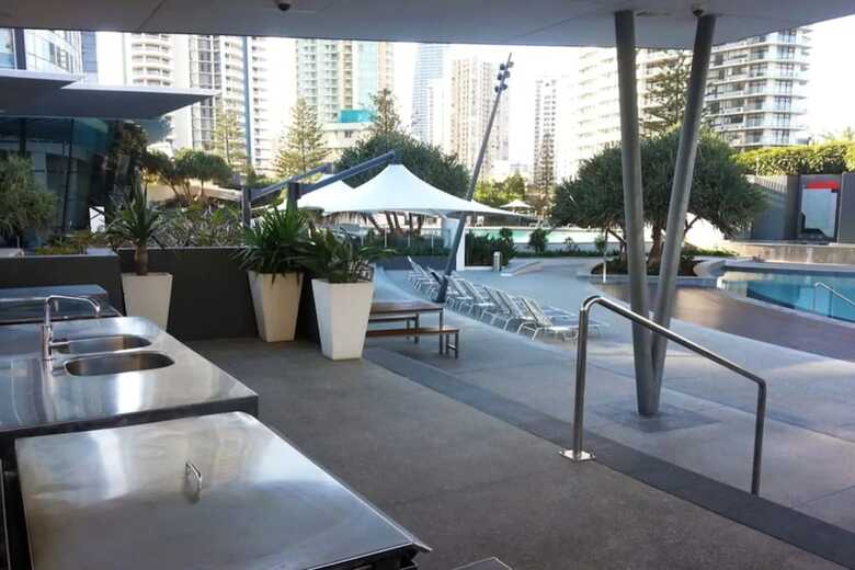 3 Bedroom Apartment With Breathtaking Views In Iconic Q1
