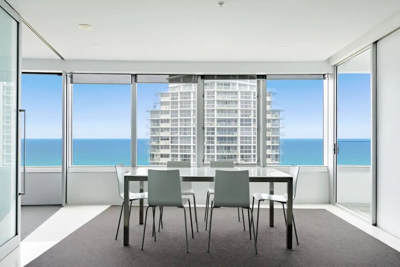 3 Bedroom Apartment With Breathtaking Views In Iconic Q1
