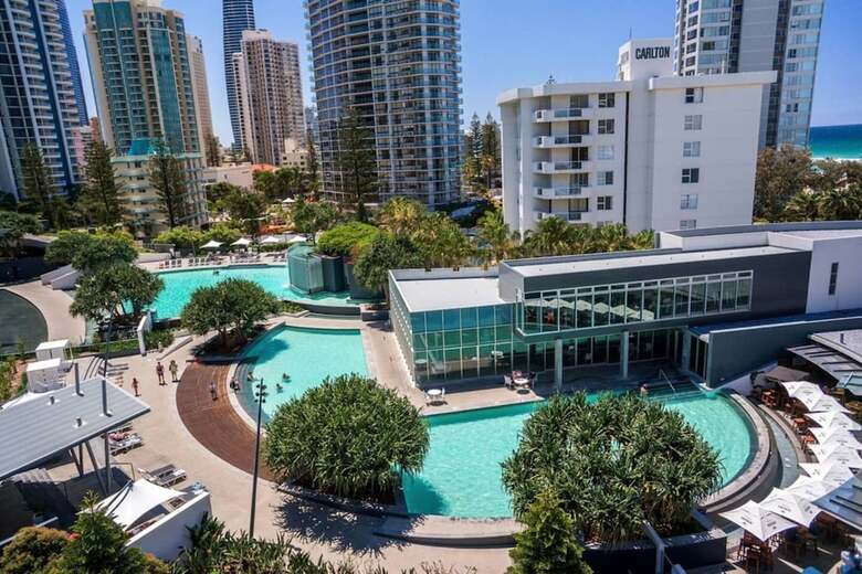 3 Bedroom Apartment With Breathtaking Views In Iconic Q1