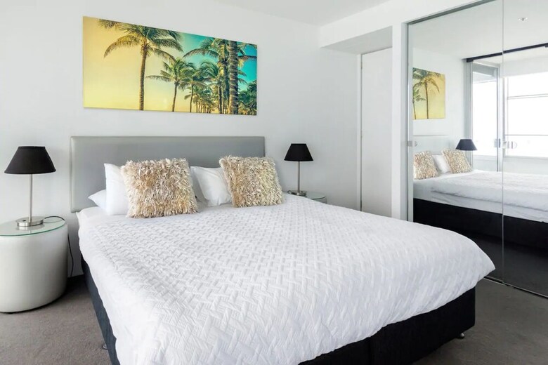 3 Bedroom Apartment With Breathtaking Views In Iconic Q1