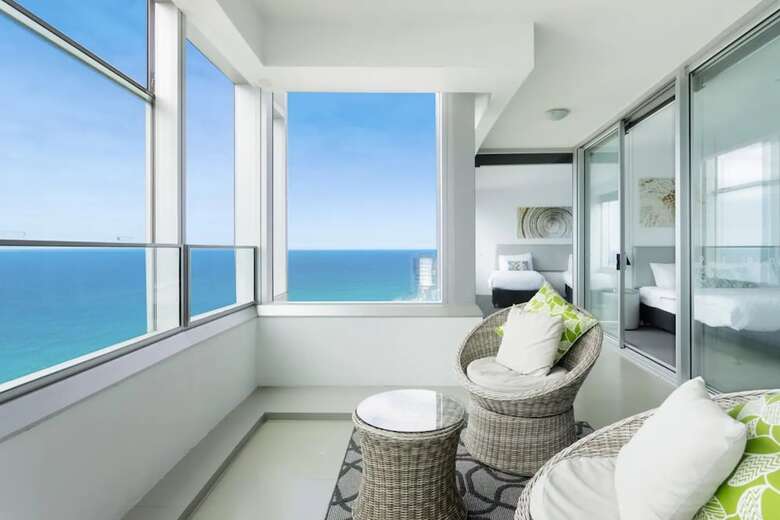 3 Bedroom Apartment With Breathtaking Views In Iconic Q1