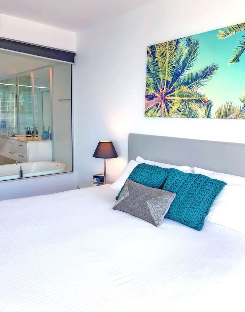 3 Bedroom Apartment With Breathtaking Views In Iconic Q1
