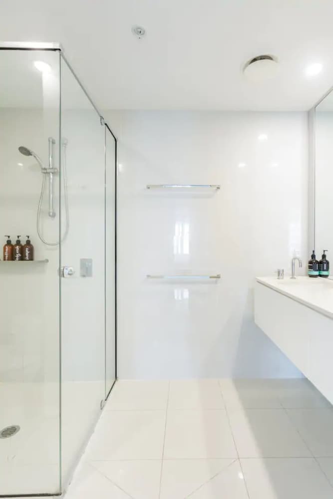 3 Bedroom Apartment With Breathtaking Views In Iconic Q1