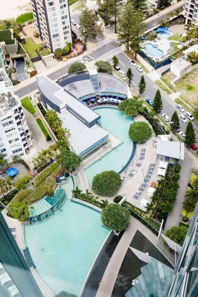 3 Bedroom Apartment With Breathtaking Views In Iconic Q1