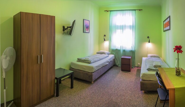 Hostal Flower Rooms & Apartments