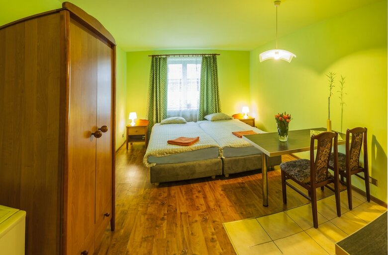 Hostal Flower Rooms & Apartments