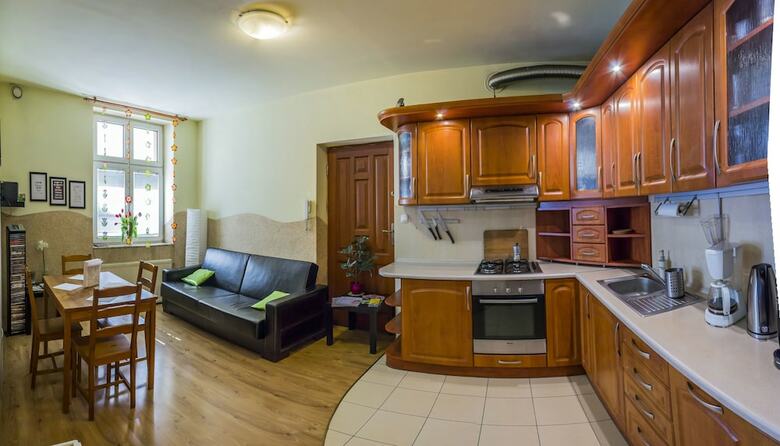 Hostal Flower Rooms & Apartments