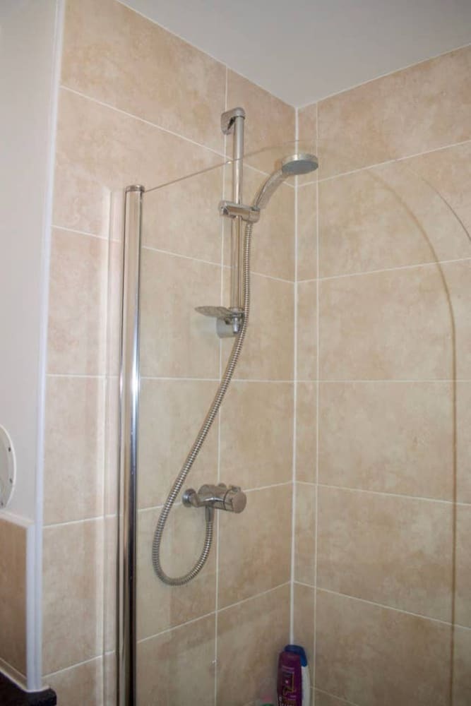 Bright And Spacious Apartment Near City Centre