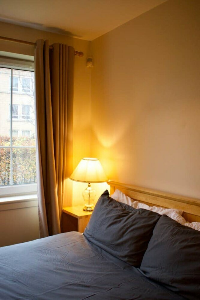 Bright And Spacious Apartment Near City Centre