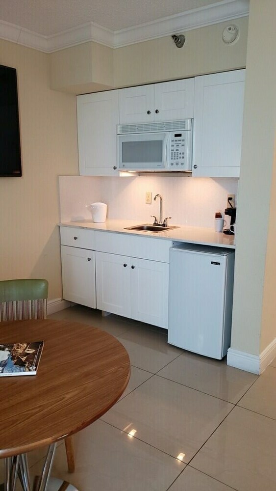 Hotel Newly Renovated Studio With Kitchenette