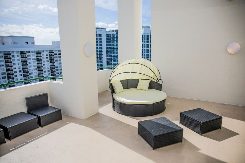 Hotel Magnificient Water Views
