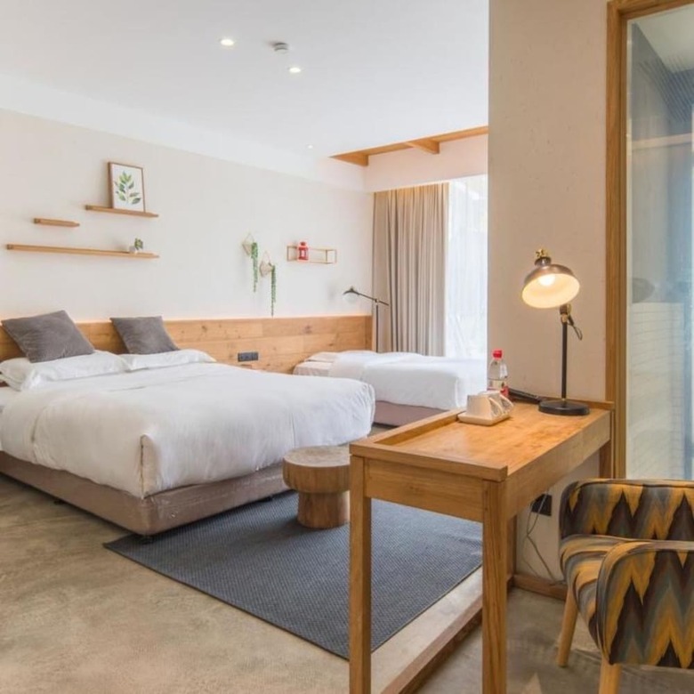 Floral Hotel  Elegant Stone Home Tiantai