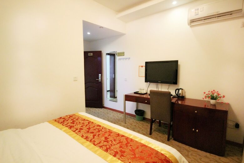 Morning Jiuzhai Hotel