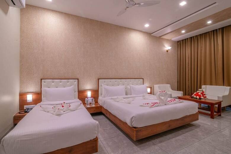 Hotel Savitri Resorts