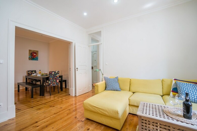 Colorful And Bright 3 Apartment