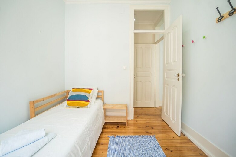 Colorful And Bright 3 Apartment