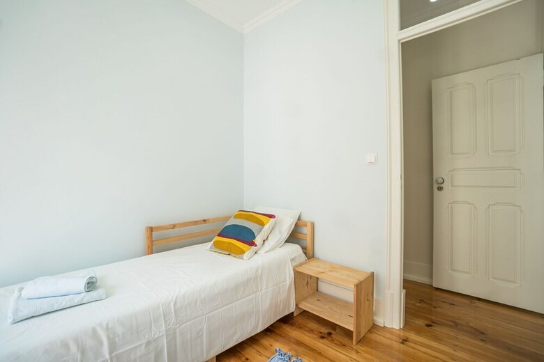 Colorful And Bright 3 Apartment
