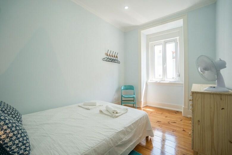 Colorful And Bright 3 Apartment